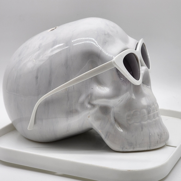 NWOT White Arcylic Black Len Cat Eye Sunglasses - Picture 14 of 14